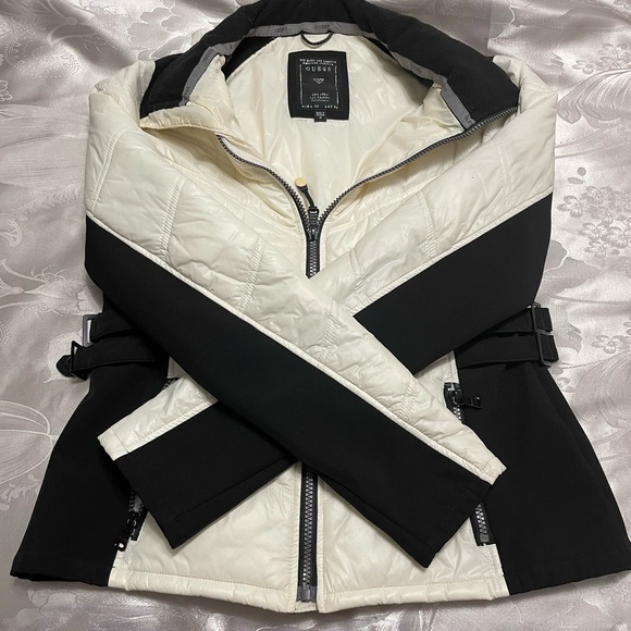 Guess- Packable coat - Picture 2 of 5